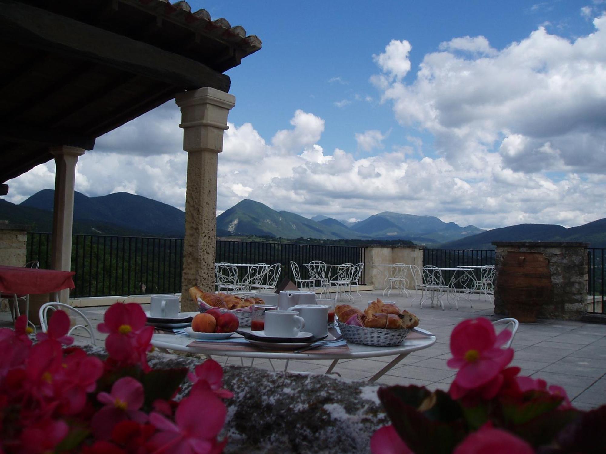 Logis Hotel Les Hospitaliers Le Poet-Laval Luaran gambar