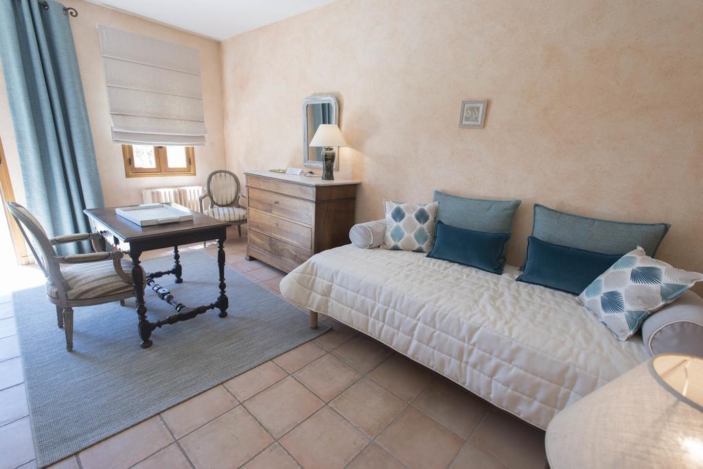 Logis Hotel Les Hospitaliers Le Poet-Laval Luaran gambar