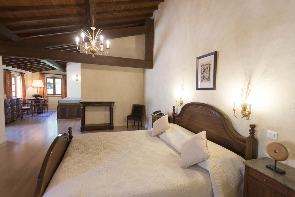 Logis Hotel Les Hospitaliers Le Poet-Laval Luaran gambar