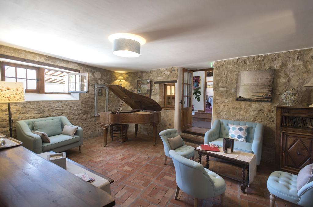 Logis Hotel Les Hospitaliers Le Poet-Laval Luaran gambar