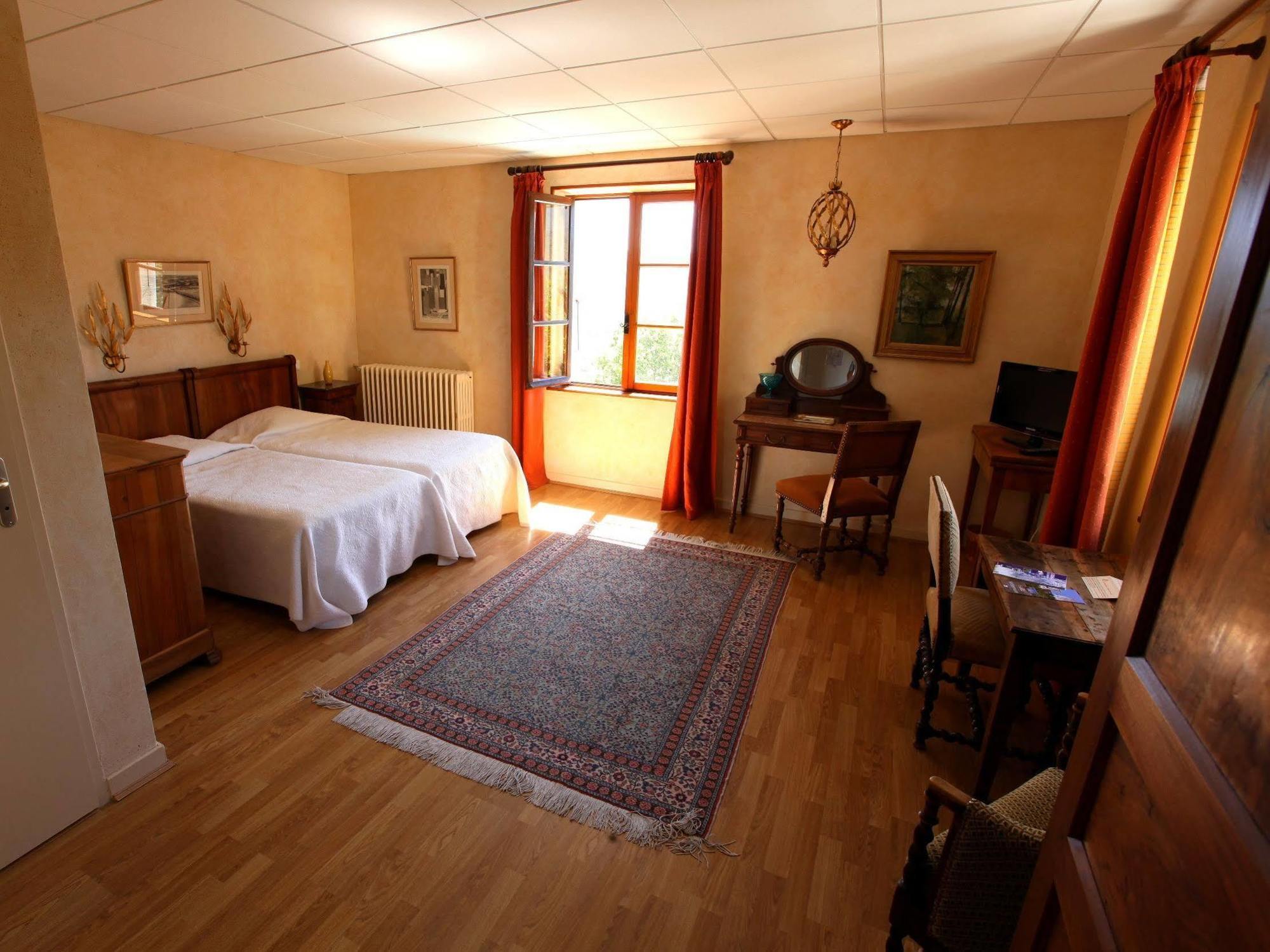 Logis Hotel Les Hospitaliers Le Poet-Laval Luaran gambar