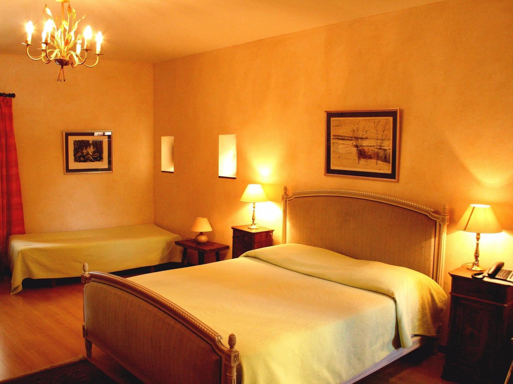 Logis Hotel Les Hospitaliers Le Poet-Laval Luaran gambar